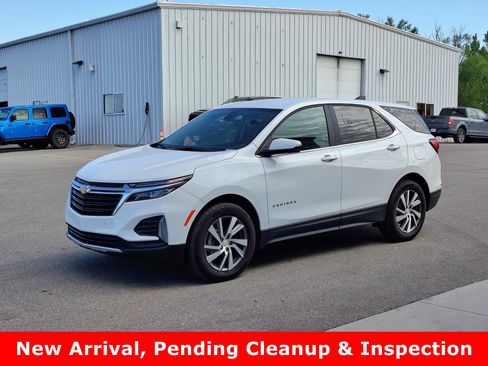 Used 2024 Chevrolet Equinox LT AWD/4WD image 1