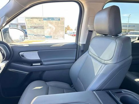 New 2025 Ford Expedition Active image 18