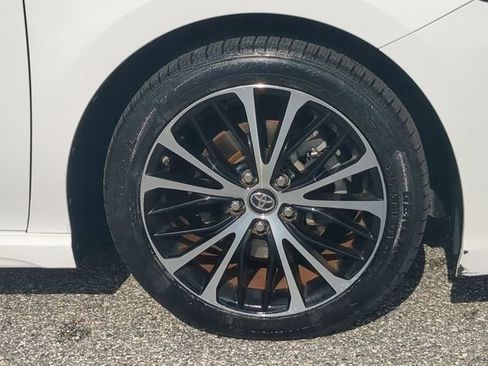 Used 2019 Toyota Camry SE FWD image 11