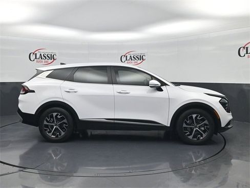 Used 2024 Kia Sportage EX image 6