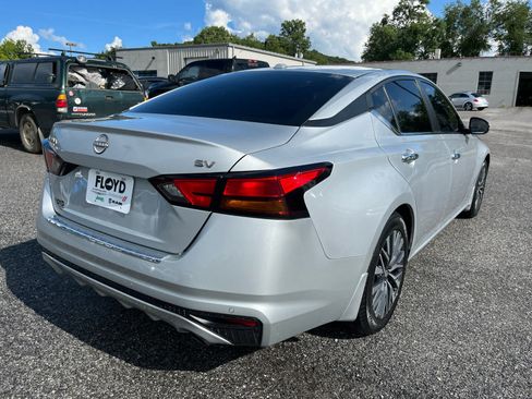 Used 2023 Nissan Altima 2.5 SV w/ SV Premium Package FWD image 3
