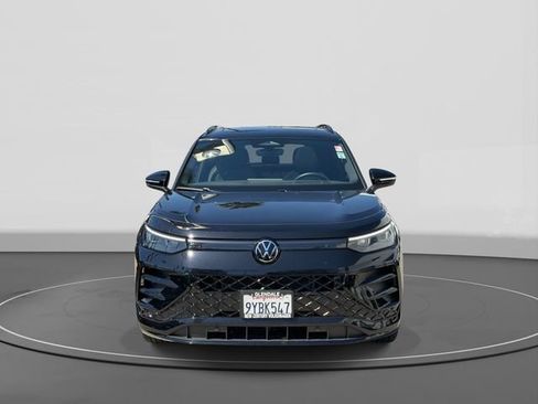 Used 2025 Volkswagen Tiguan SE R-Line FWD image 2