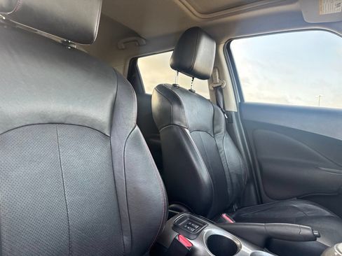 Used 2011 Nissan Juke SL FWD image 27