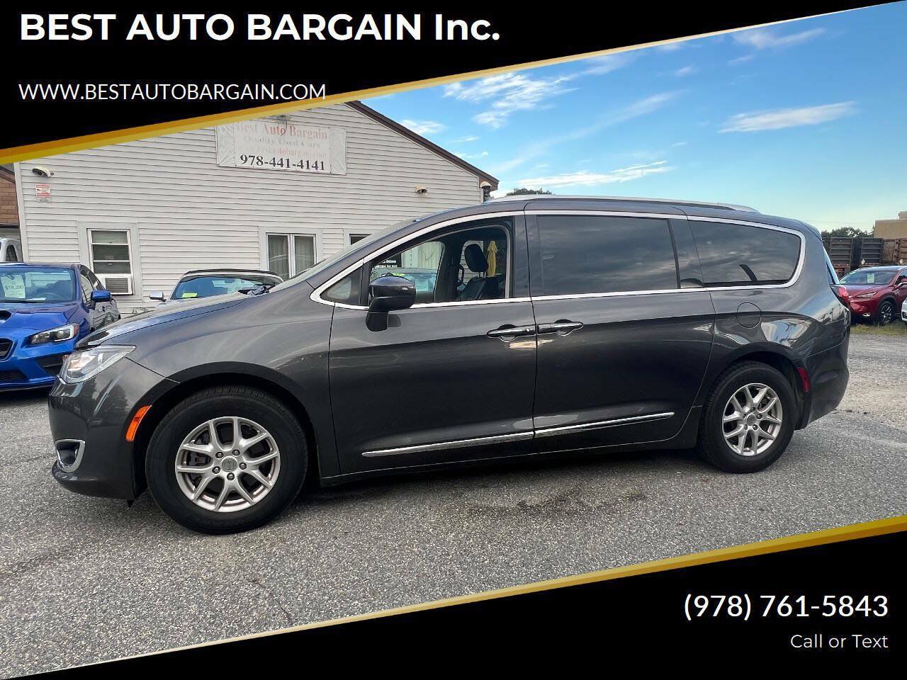 Used 2020 Chrysler Pacifica Touring-L FWD image 1