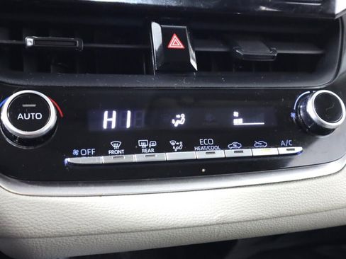Used 2021 Toyota Corolla LE image 22