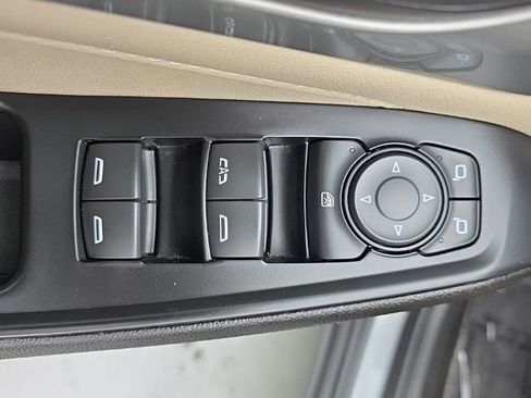 Used 2023 Chevrolet Traverse LT AWD/4WD image 16
