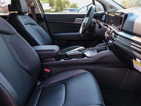 Certified 2026 Kia Sportage EX w/ EX Panoramic Sunroof Package image 14