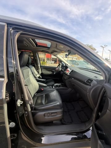 Used 2017 Honda Pilot Touring image 10