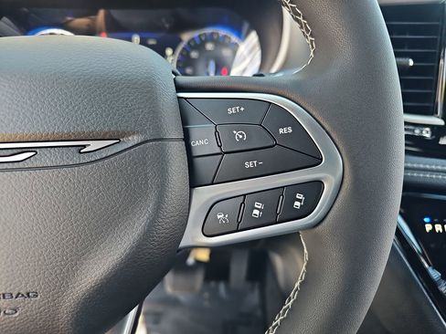 New 2027 Chrysler Pacifica Select FWD image 19