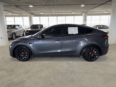 Used 2023 Tesla Model Y Performance image 5