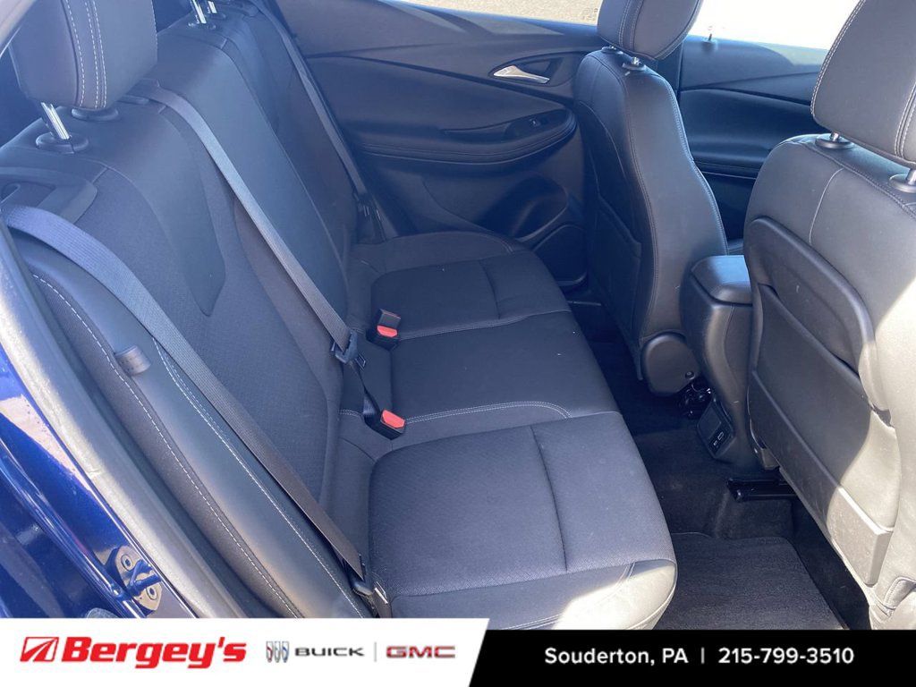 Used 2023 Buick Encore GX Preferred w/ Cold Weather Comfort Package AWD/4WD image 31