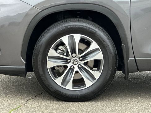 Used 2023 Toyota Highlander XLE image 31