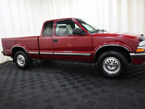 Used 2000 Chevrolet S10 Pickup LS w/ Preferred Equipment Group image 6