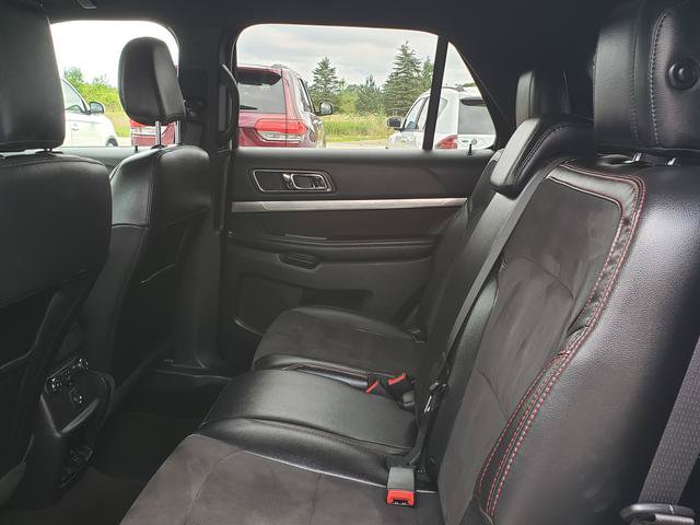 Used 2018 Ford Explorer XLT w/ Equipment Group 202A AWD/4WD image 13