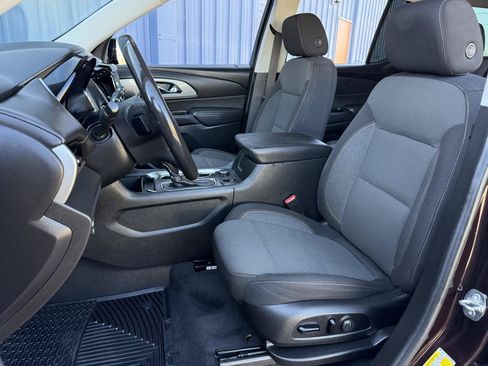 Used 2020 Chevrolet Traverse LT w/ LPO, Blackout Package AWD/4WD image 11