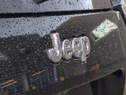 Used 2019 Jeep Cherokee Limited image 11