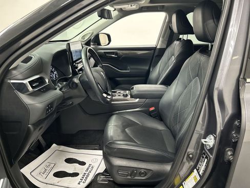 Used 2021 Toyota Highlander Platinum image 9