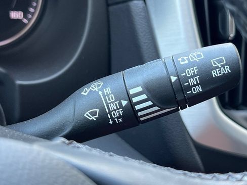 Used 2024 GMC Terrain SLT AWD/4WD image 34