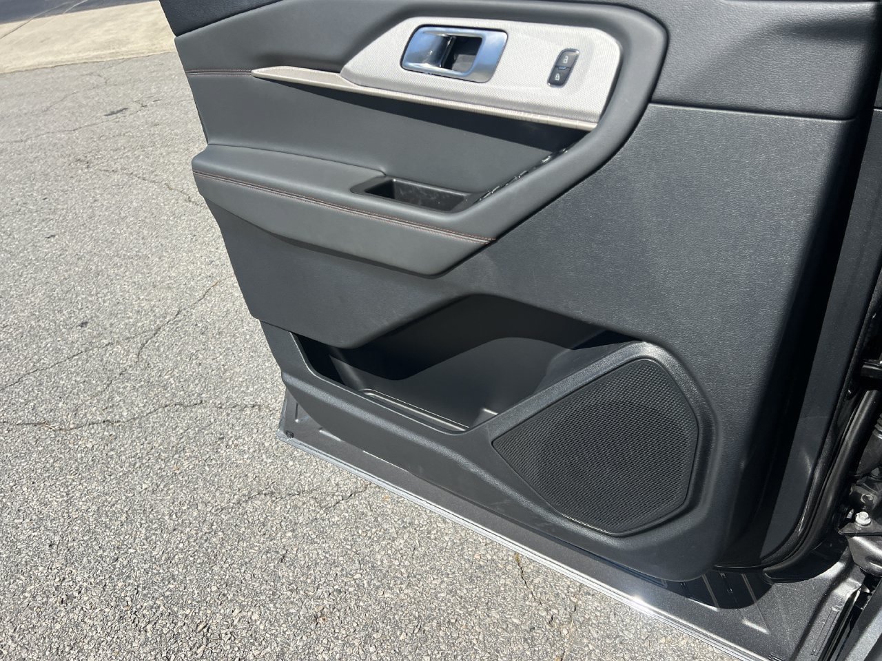 New 2026 Ford Explorer Active RWD image 12