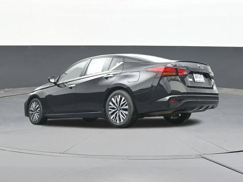 Used 2025 Nissan Altima 2.5 SV FWD image 44