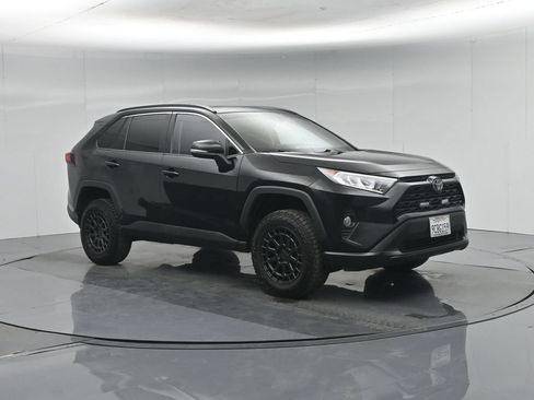 Used 2019 Toyota RAV4 XLE AWD/4WD image 25