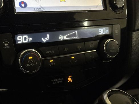 Used 2017 Nissan Rogue SV w/ SV Premium Package image 16