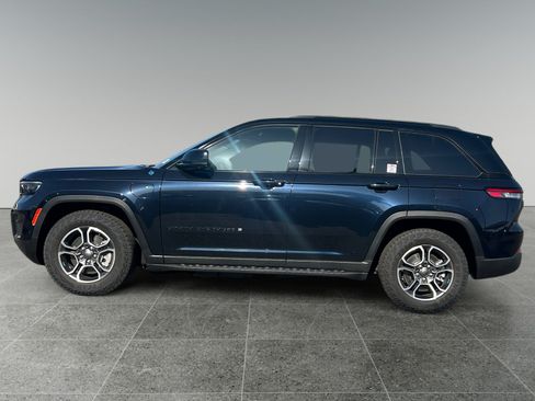 Used 2023 Jeep Grand Cherokee Trailhawk w/ Advanced Protech Group II AWD/4WD image 2