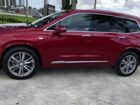 Certified 2023 Cadillac XT6 Premium Luxury FWD image 7