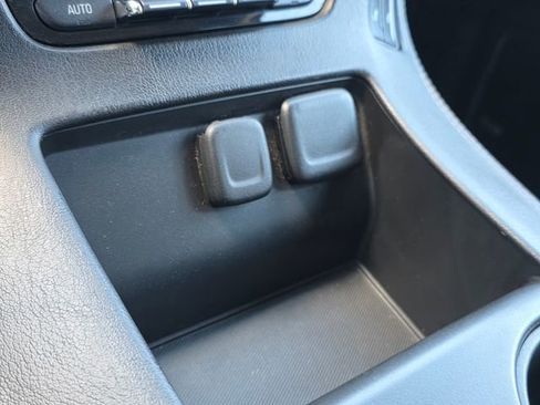 Used 2016 Chevrolet Suburban LT image 30