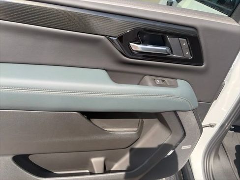 New 2026 GMC Yukon XL AT4 w/ AT4 Premium Package AWD/4WD image 12
