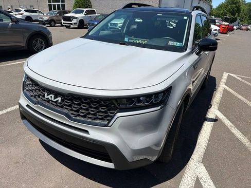 Used 2023 Kia Sorento S w/ Panoramic Sunroof Package AWD/4WD image 2