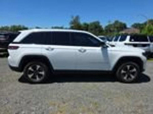 Used 2023 Jeep Grand Cherokee 4WD 4xe image 8