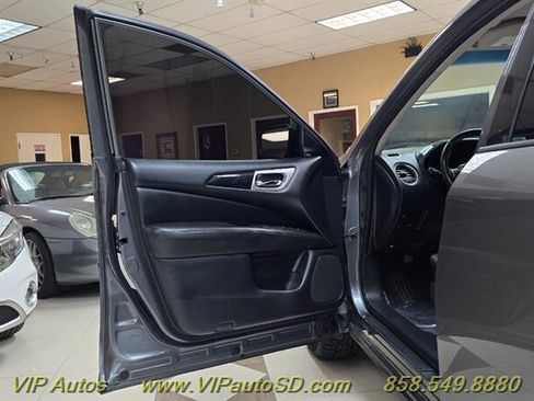 Used 2020 Nissan Pathfinder SV AWD/4WD image 11