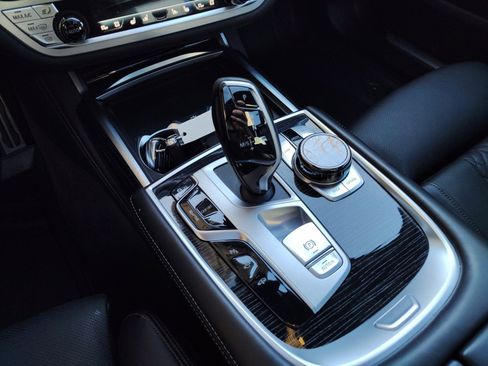 Used 2022 BMW 750i xDrive w/ Executive Package image 15