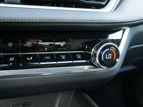 New 2025 Chevrolet Equinox LT w/ Convenience Package II FWD image 12