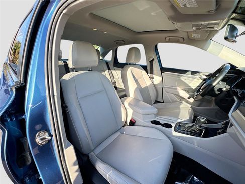 Used 2019 Volkswagen Jetta SE w/ Cold Weather Package image 27