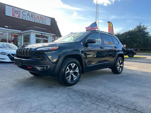 Used 2016 Jeep Cherokee Trailhawk w/ Comfort/Convenience Group image 18