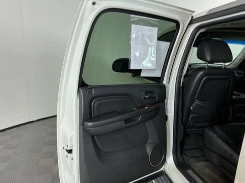 Used 2011 GMC Yukon XL Denali AWD/4WD image 24