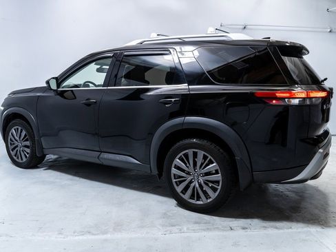 Used 2022 Nissan Pathfinder SL w/ SL Premium Package image 2