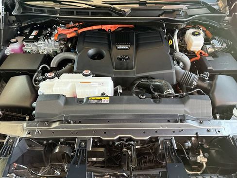 Certified 2025 Toyota Sequoia Limited AWD/4WD image 30