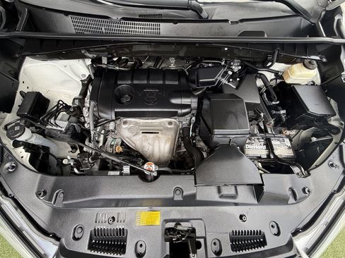 Used 2019 Toyota Highlander LE FWD image 32