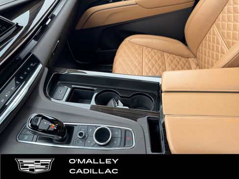 Used 2021 Cadillac Escalade Premium Luxury w/ LPO, Radiant Package image 22