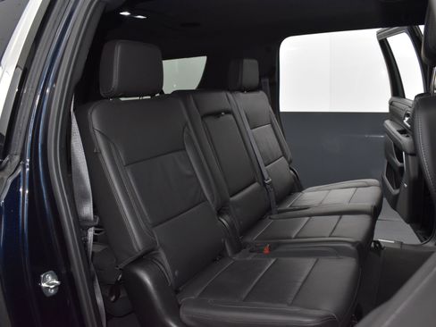Used 2024 Chevrolet Suburban LT image 26