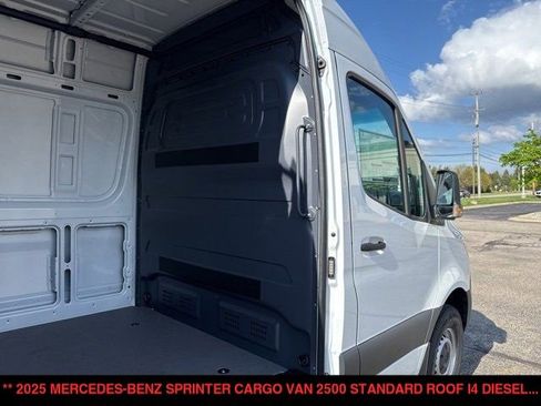 Used 2025 Mercedes-Benz Sprinter 2500 image 6