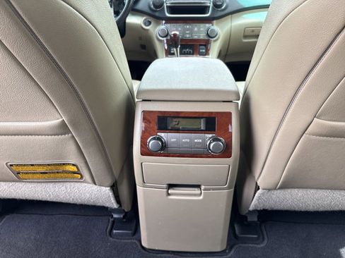 Used 2013 Toyota Highlander Limited FWD image 19