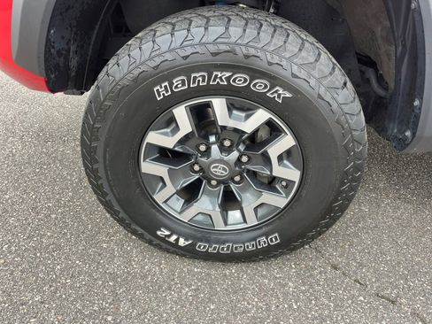 Used 2019 Toyota Tacoma TRD Off-Road image 26