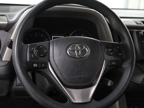 Used 2018 Toyota RAV4 LE image 7