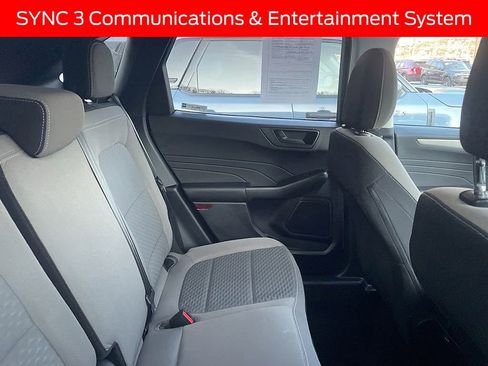 Used 2022 Ford Escape SE w/ Cold Weather Package image 9