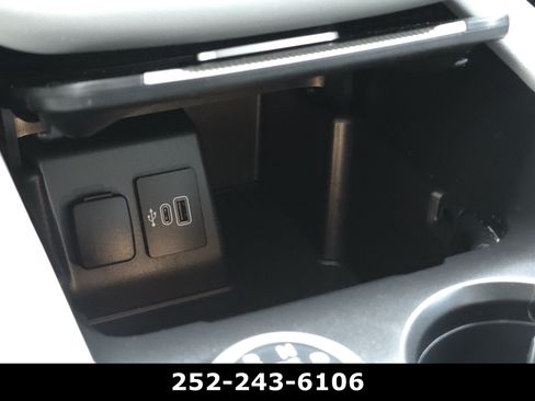 Used 2025 Ford Explorer Active w/ Active Comfort Package RWD image 15