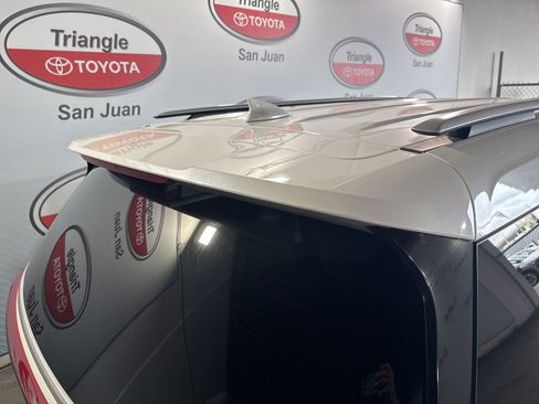 Used 2022 Kia Carnival LX image 14